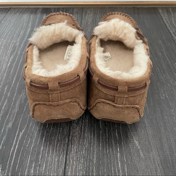 UGG Dakota Moccasin - Picture 6 of 6